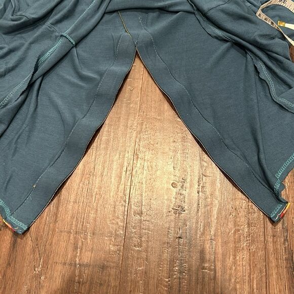 Havaianas “Girls Love sunshine” Tank, Size Large - Picture 9 of 9